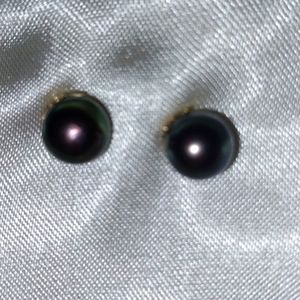 Black pearl earrings